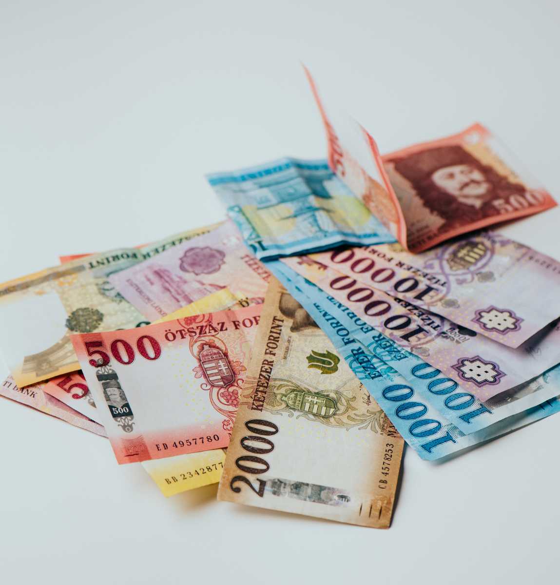 Top HUF to EUR Currency Exchange Rates in Paris - Forint | MoneyMo